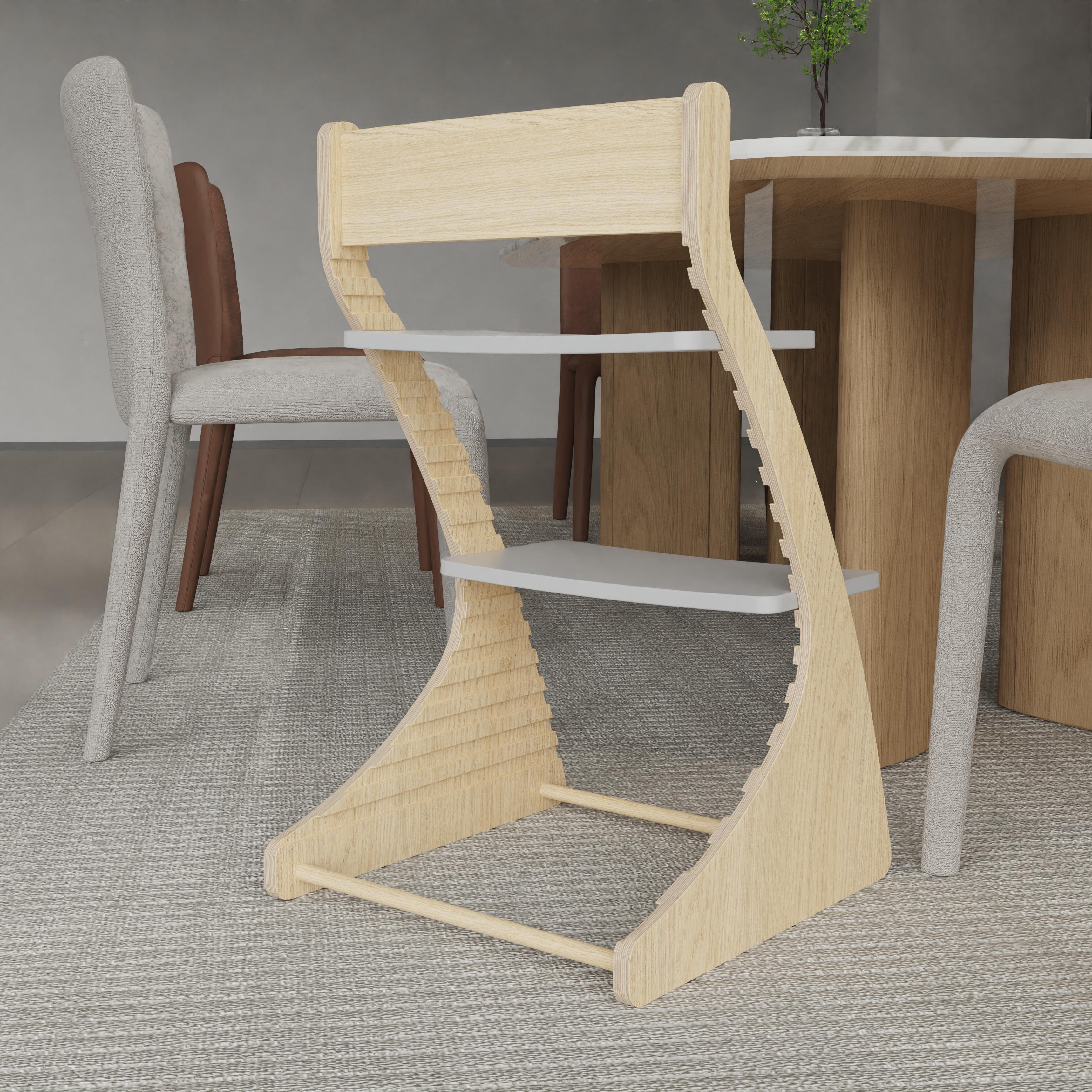Natural wood high chair, height adjustable, safe for babies to eat, made of eco-friendly solid wood